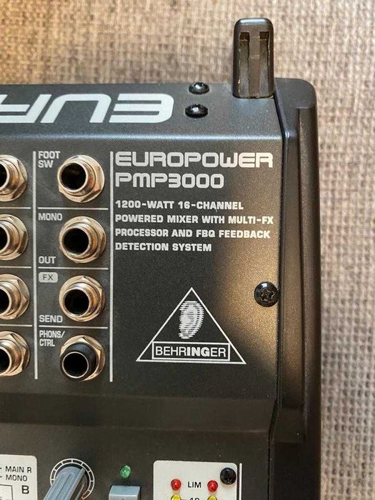 Behringer PMP3000 cu amplificare 2x600W
