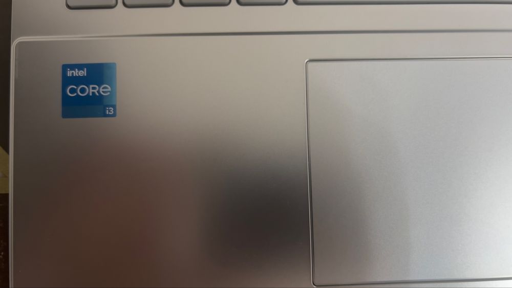 ASUS Vivobook янги олиб ишлатмади каробкалари билан турипди
