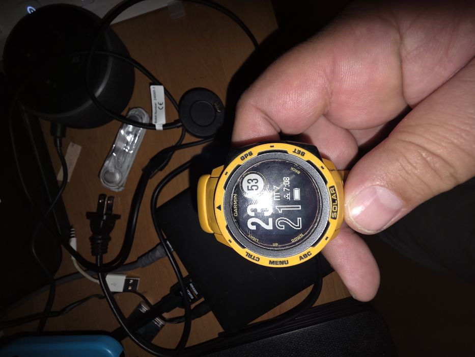 Garmin Instinct solar с повредена батерия