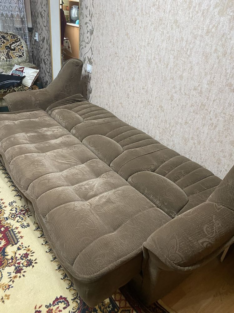 Продается диван хороший
