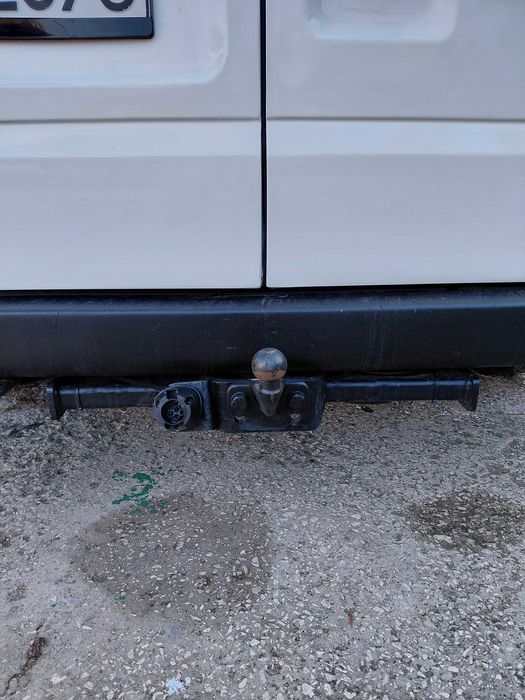 Продавам теглич за Форд транзит