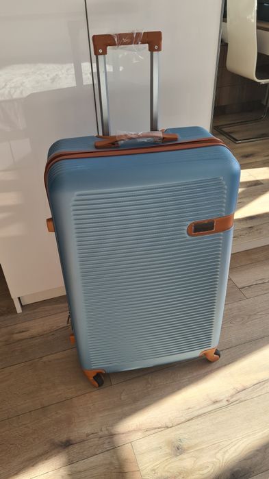 4 бр. нови куфари