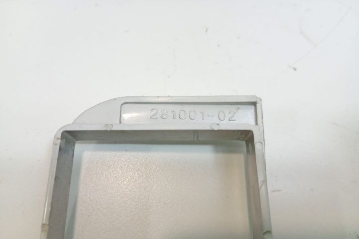 Ornament cd player 28100102 Alfa Romeo 147  seria