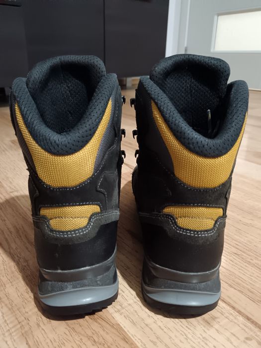 LOWA Vantage GTX Mid