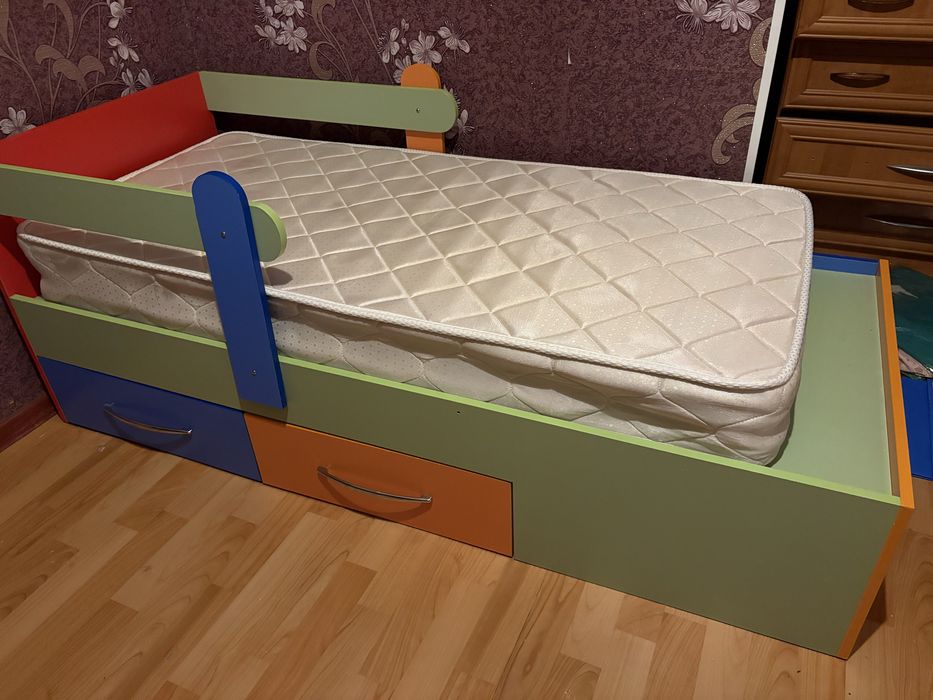 Продается детская кроватка с хорошего материала