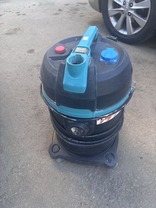 Продам Строительный пылесос BORT BSS-1525 black .в отдичном состояние.