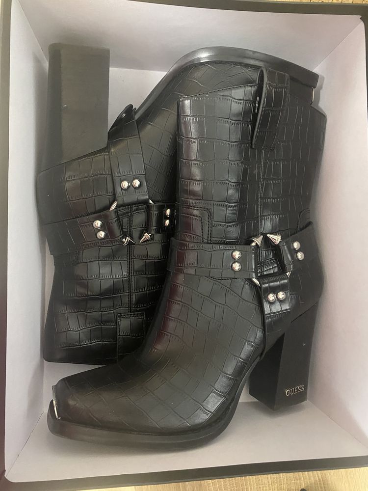 Дамски боти Guess