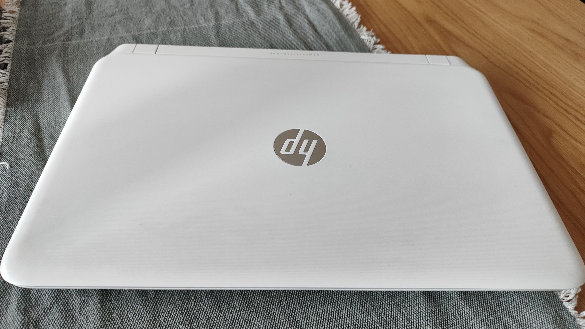 HP Pavilion N3530 15'6 White + Windows 10