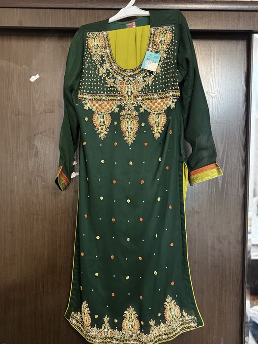 Платья для келинь салома либо для выступлений привозили с пакестана