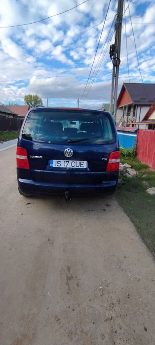 Vând Touran preț 2.800€