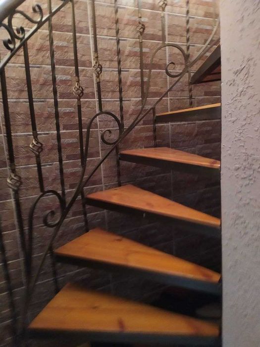 Дом эшонгузар кахрамон 8комната,4 сотих уй