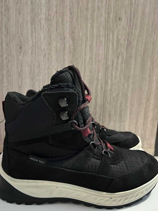 Два чифта дамски/детски зимни обувки