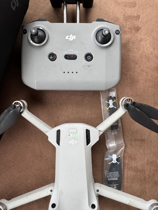 Drona  DJI Mini 3 Pro cu telecomandă DJI cu defect