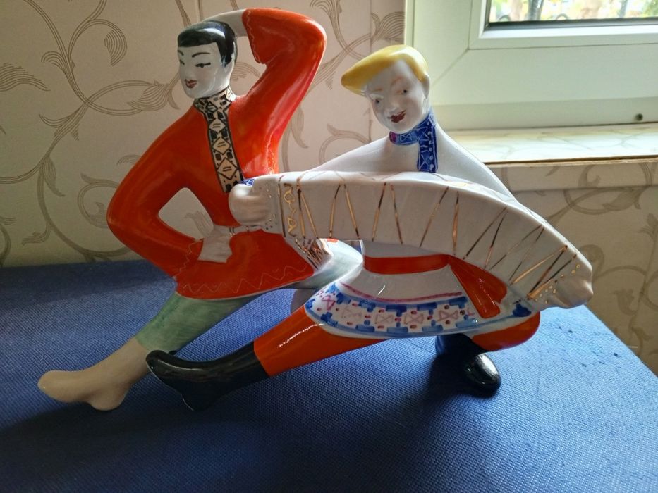 Продам фигурки из фарфора времён СССР