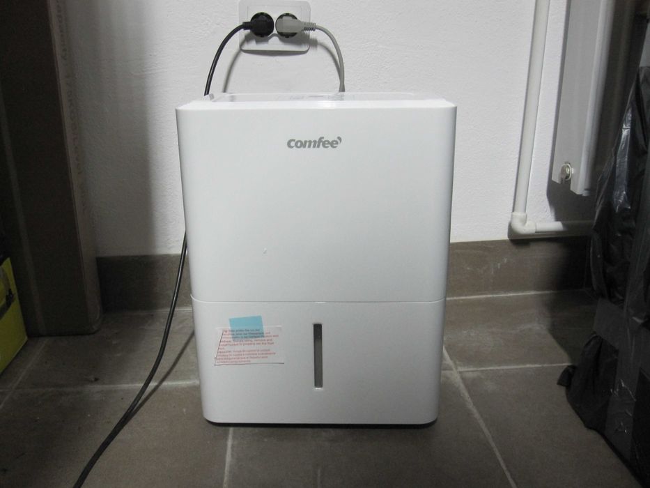 Dezumidificator Comfee MDDN-10DEN7, Capacitate 10L/24h, Afisaj LED
