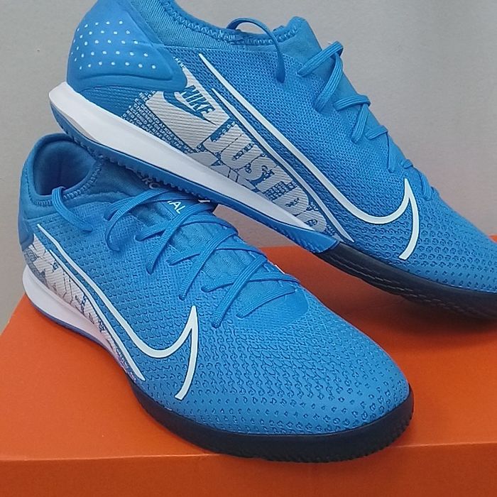 Продам оригинальные футзалки от Найк  за 20т.