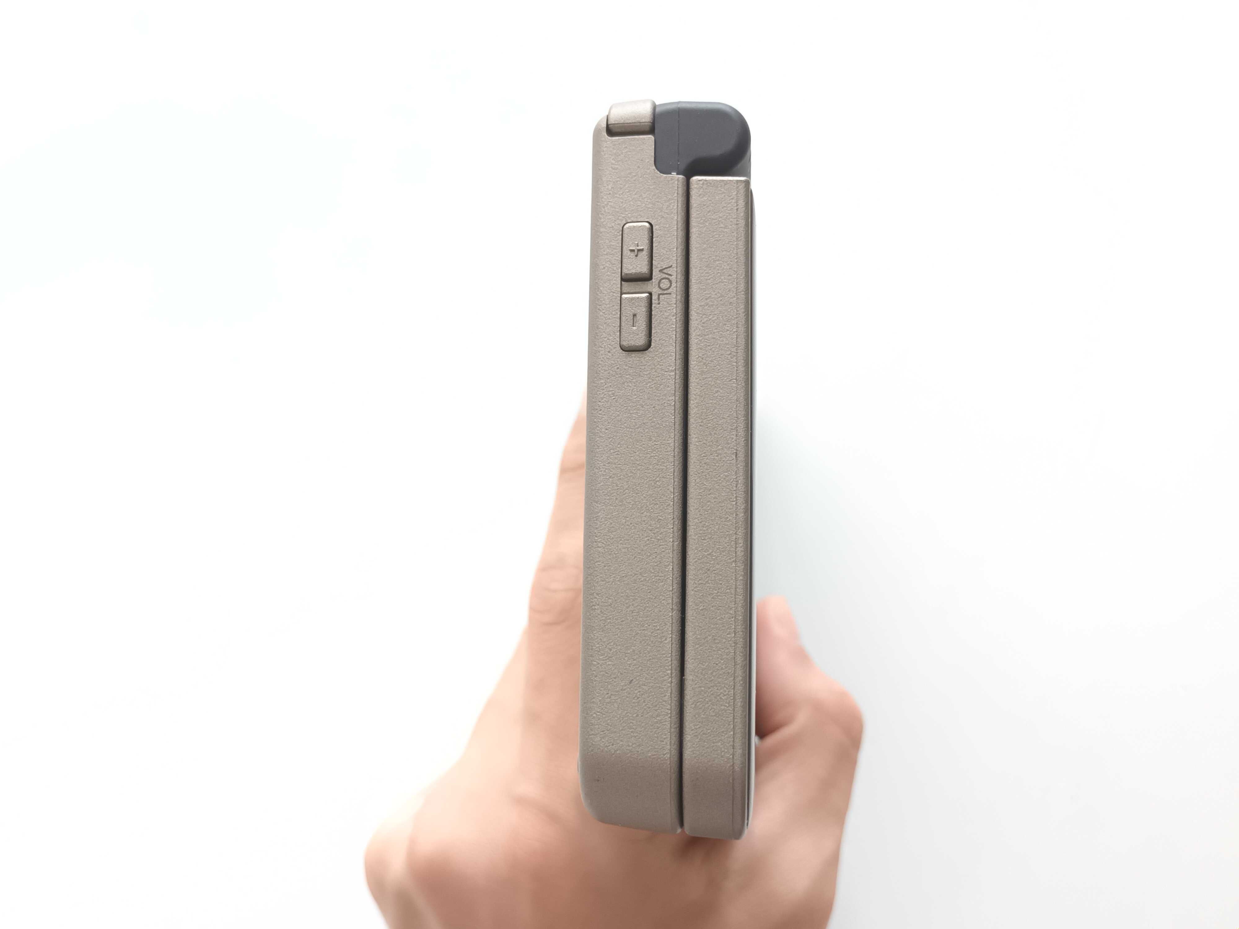 Продавам Nintendo DSi XL с качени много игри