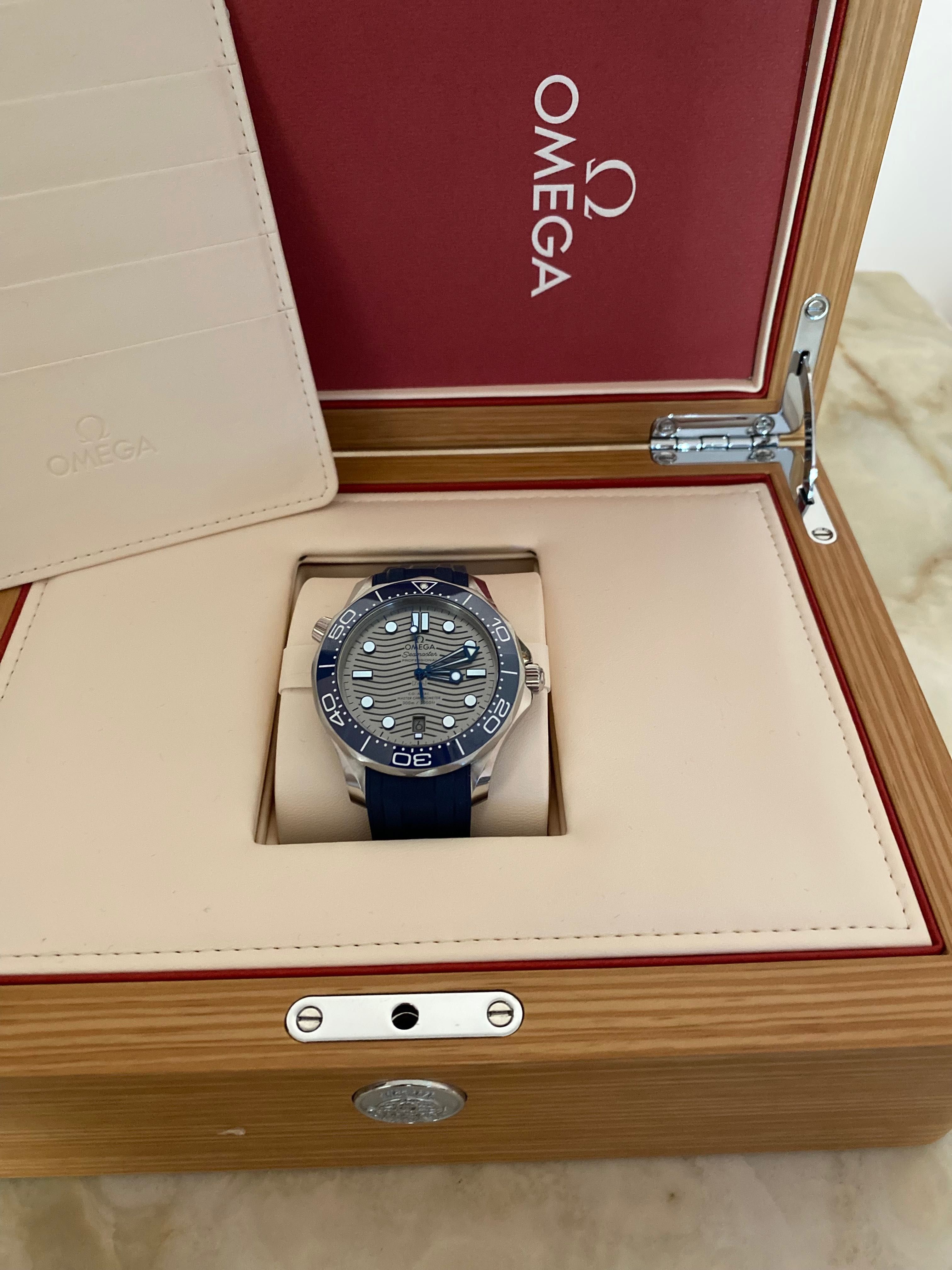 Omega Seamaster Diver 300 M Chronometer 2023 Box & Papers