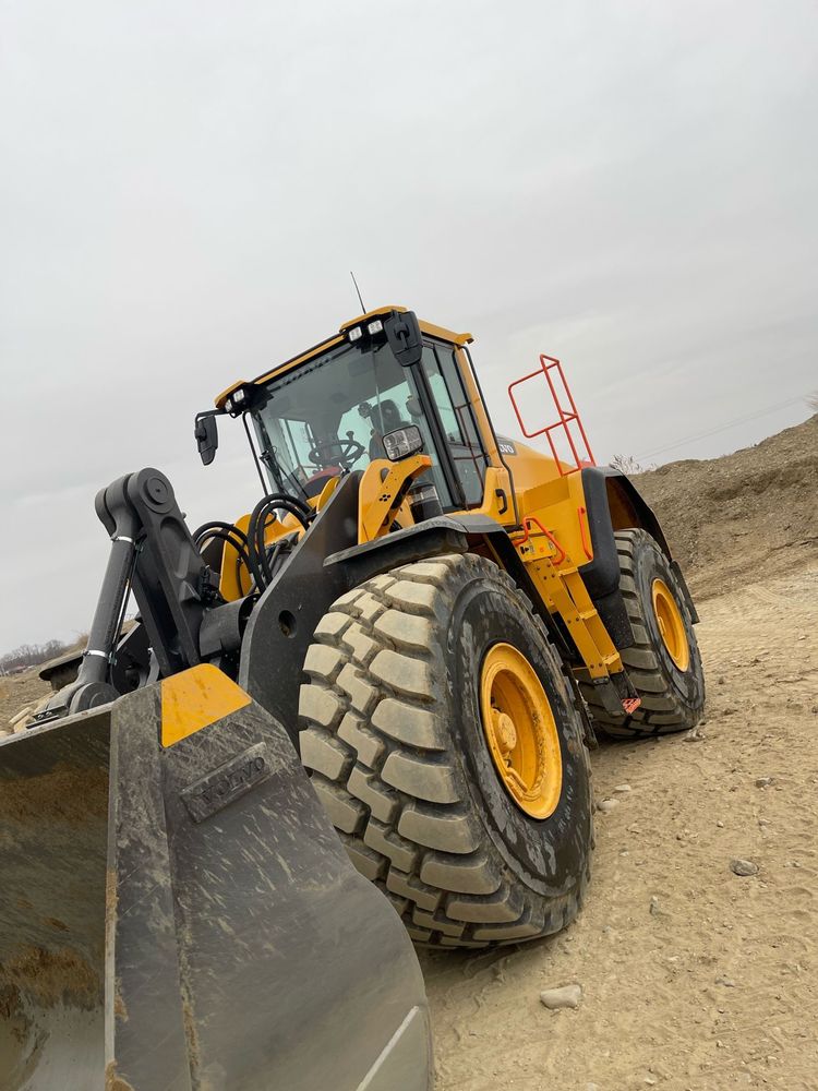 Inchiriez utilaje : excavator , buldozer , vola , basculante