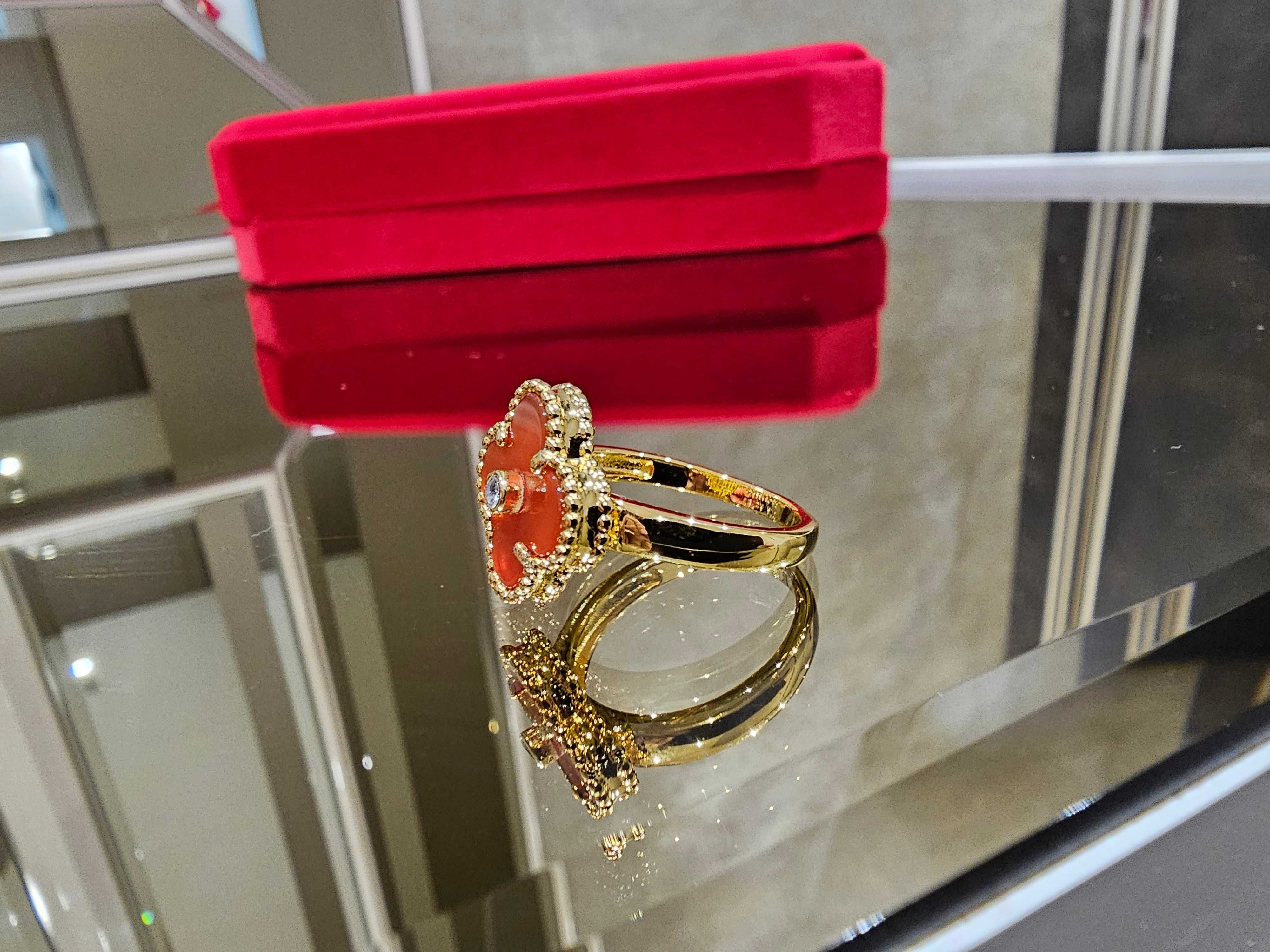 Van Cleef & Arpels VCA Gold Red Diamond Alhambra Дамски Пръстен