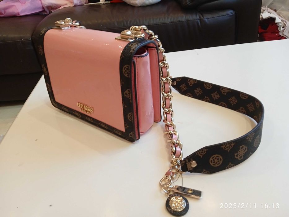 Нова чанта Guess, корал- 169 лв.