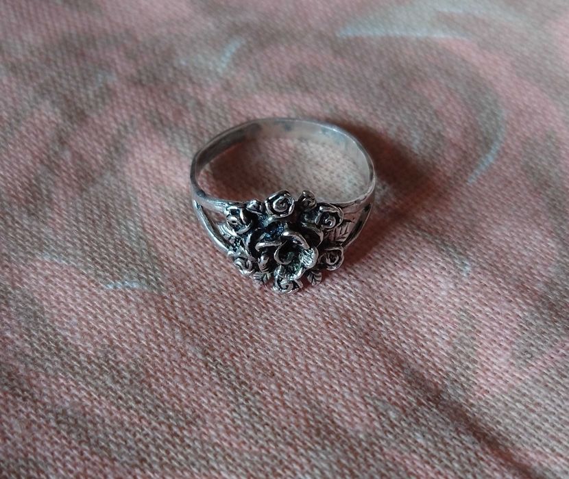 Сребърен пръстен с рози