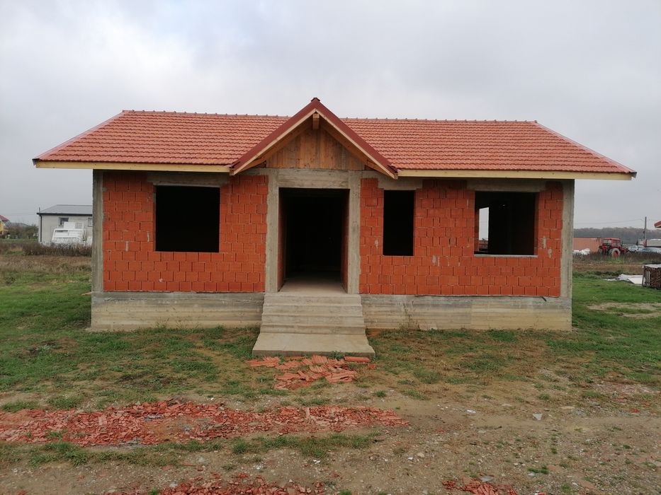 Case de vânzare în cionchesti de la 62500 euro și parcele