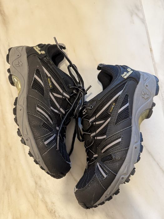 Маркови обувки, лоуфъри, токчета, сникърси, кецове  36 номер