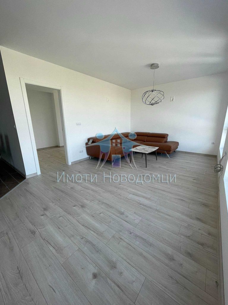 Продава се Многостаен апартамент в Шумен, 2-ри корпус - 133 кв.м за 1316 €/кв.м - Снимка #2