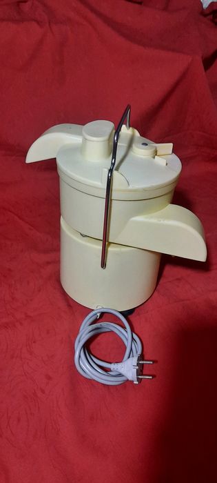 Продаётся соковыжималка Росинка.