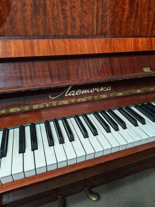 Пианино "ласточка". Продаю