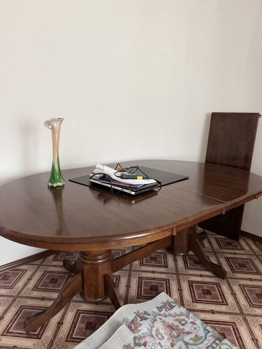 Продам стол , стулья 12 шт , журнальный столик все в хорошом состояние