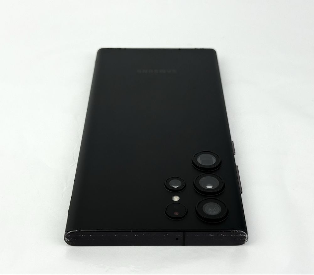 Samsung Galaxy S22 Ultra 5G 256GB 12RAM Black Отличен