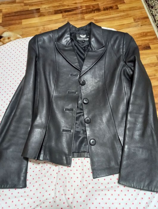 Продам кожаный пиджаки и польта современные стильные в отличн