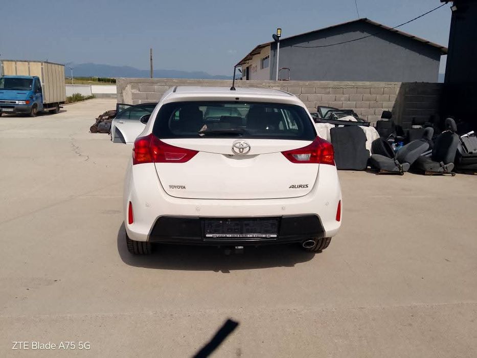 Аурис 2014 2.0 дизел на части