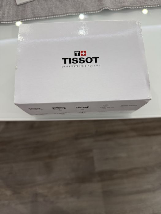 Продявям оргинален мъжки часовник TISSOT
