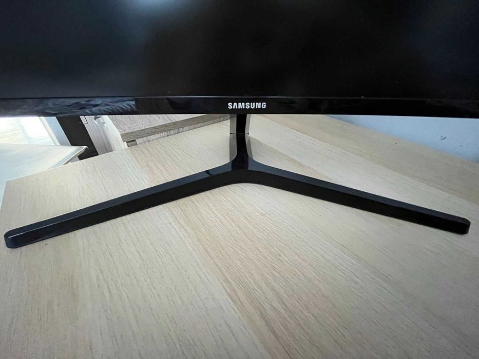 Samsung 24", 144Hz извит!