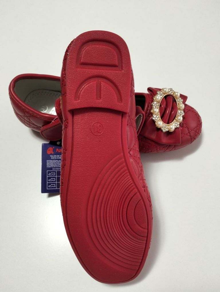 Pantofi roșii fete