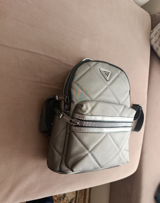 Дамска раница GUESS НОВА