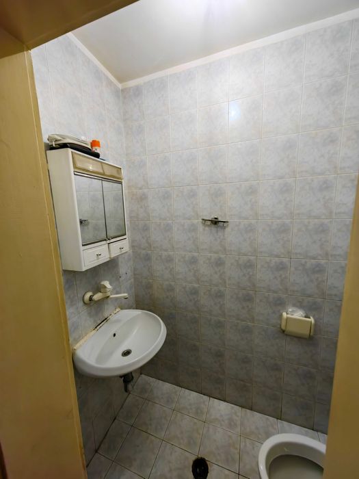 Продавам тристаен с гараж