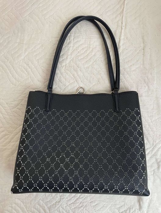 Оригинална чанта Guess