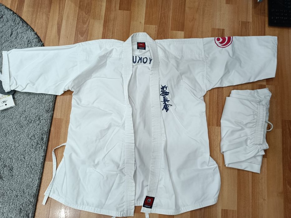 Продам новое кимоно для занятий каратэ