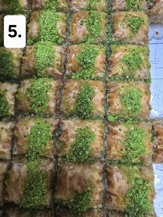 Баклава с шам фъстък и орехи
