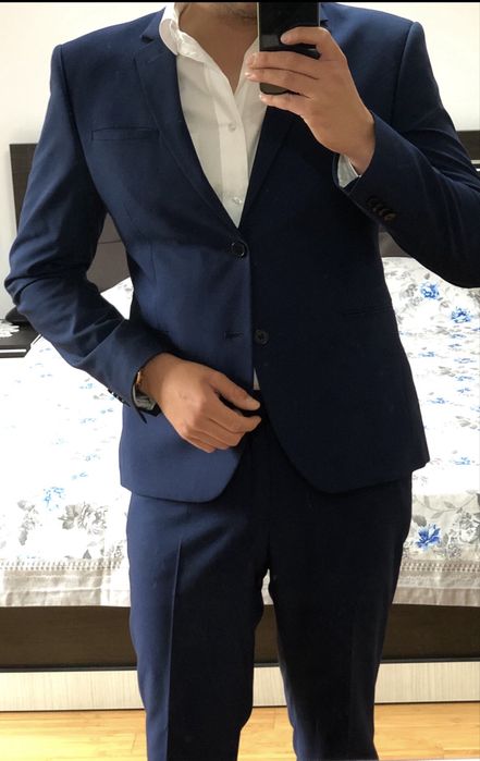 Costum bleumarin elegant