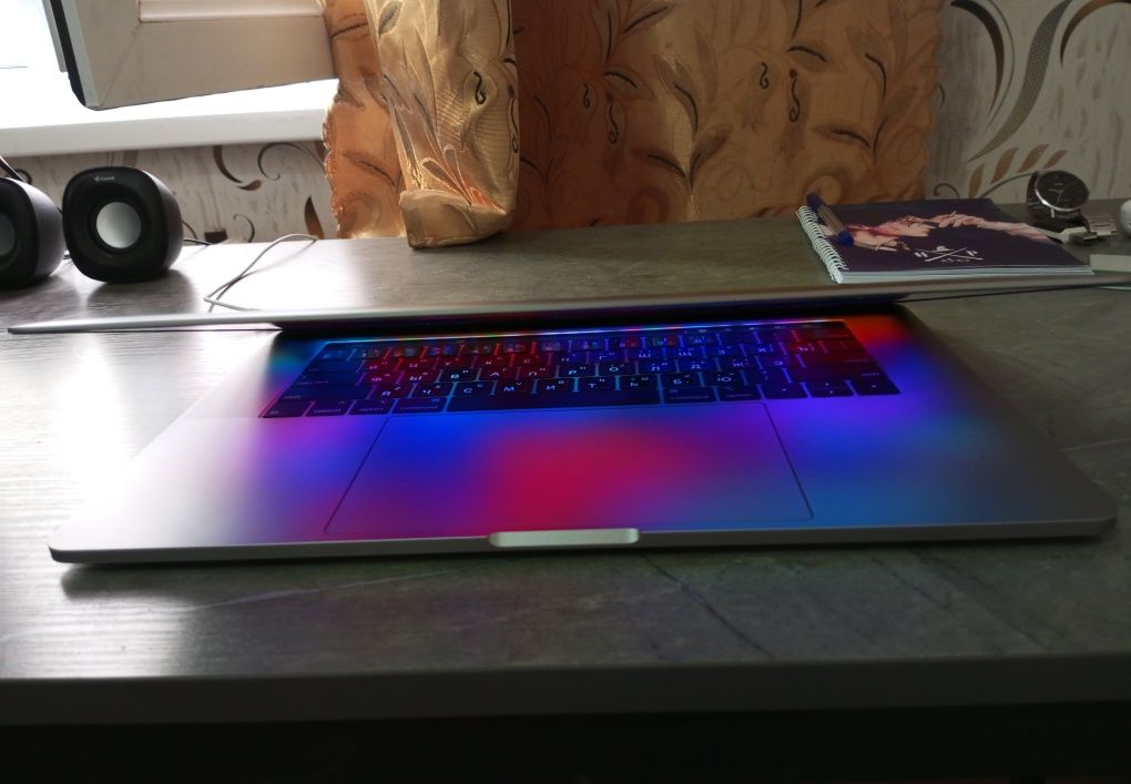 Apple MacBook PRO 15. i7/16/256/ ideal. Touch Bar/Touch ID.