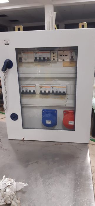 Tablou electric uzat în  stare bună