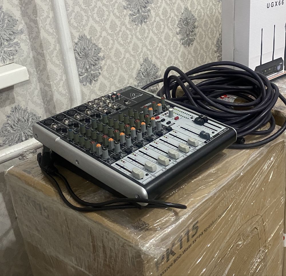 Микшерный пульт Behringer XENYX 1204usb