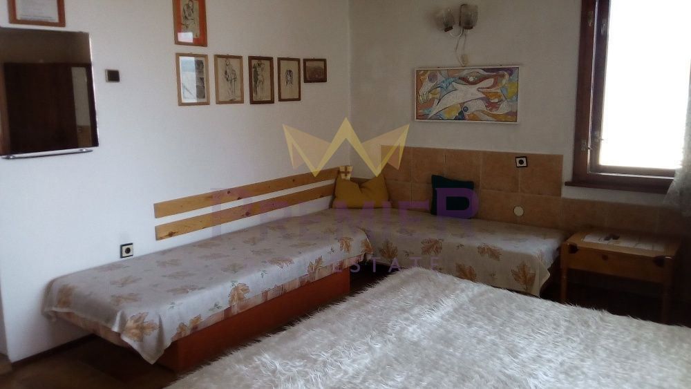 Къща в Варна, област-к.к.Златни пясъци площ 700 цена 600000