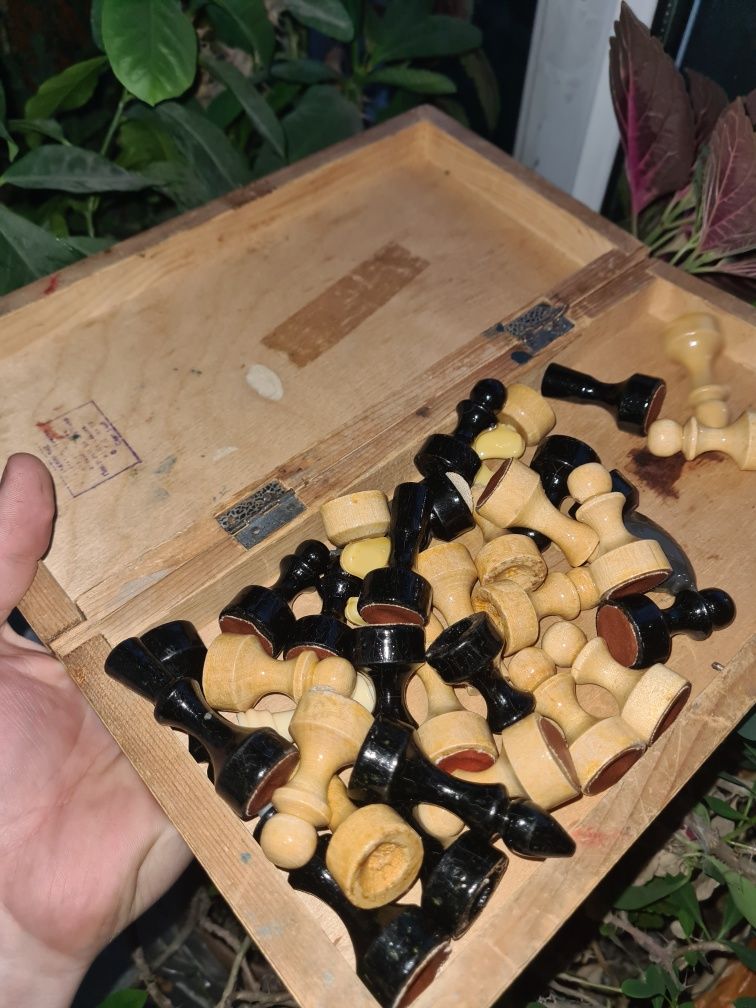 Продаю 2-е шахматных досок с шахматам