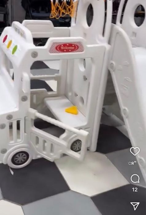 Детская горка и качели